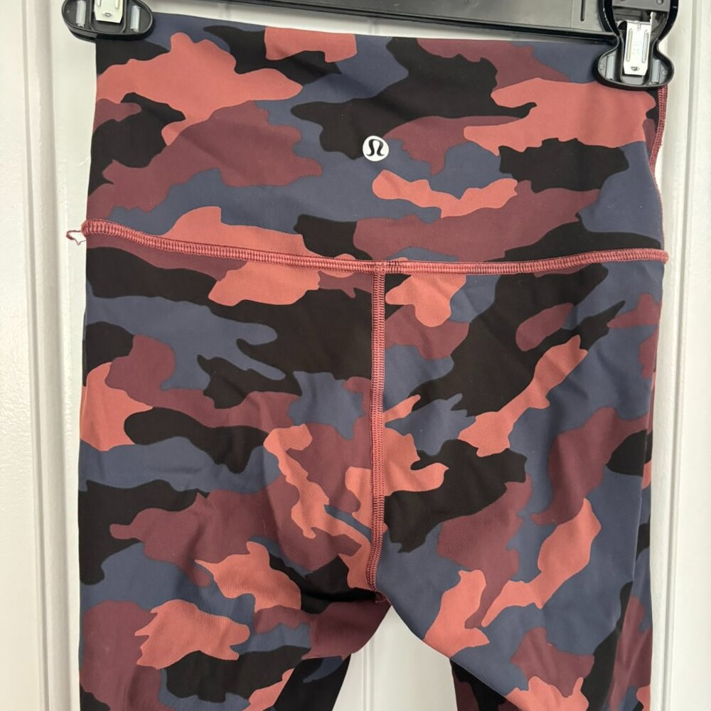 Wunder Under High Rise Tight 25” - Heritage 365 Camo Smoky Red Night Sea Multi